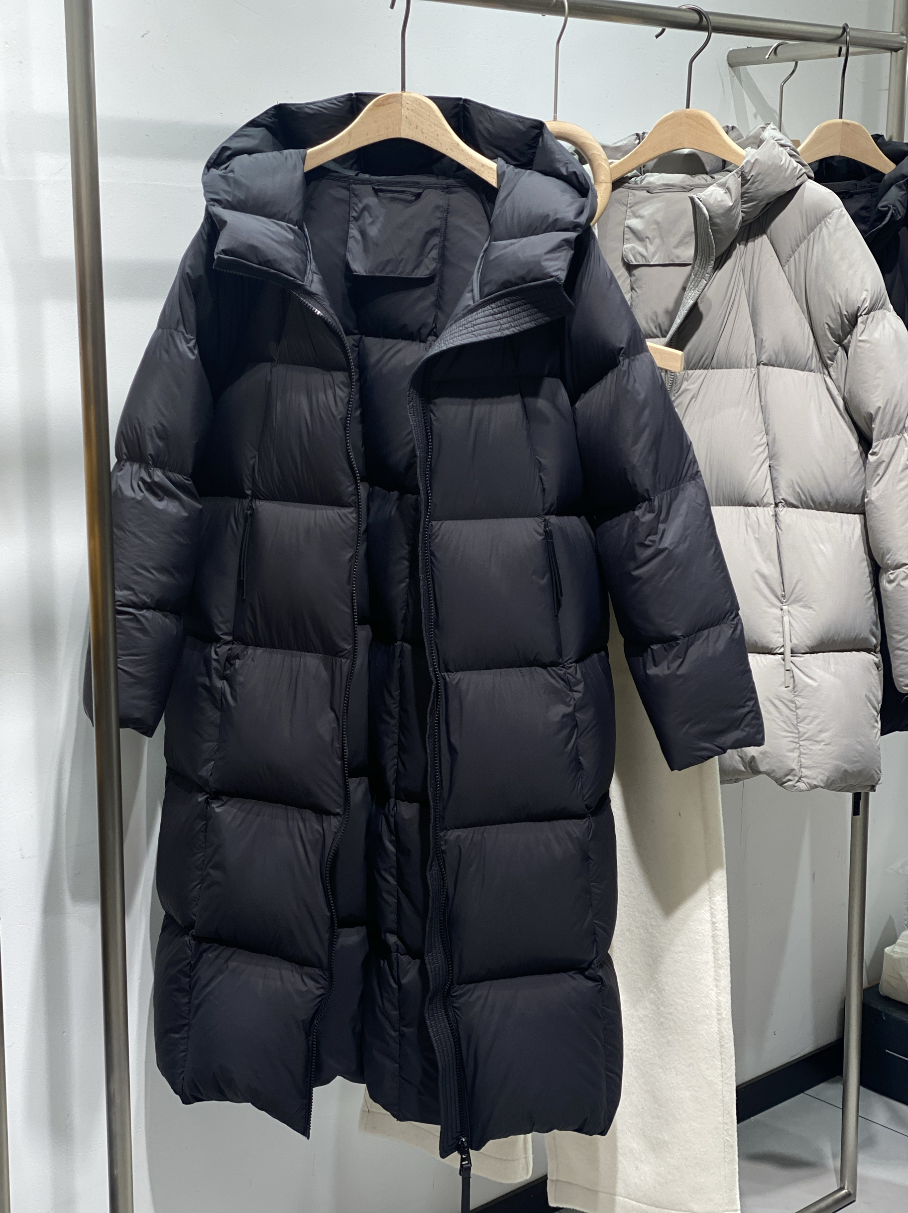 2024冬季新品90白鸭绒羽绒服女中长款时尚连帽保暖方块泡芙羽绒服