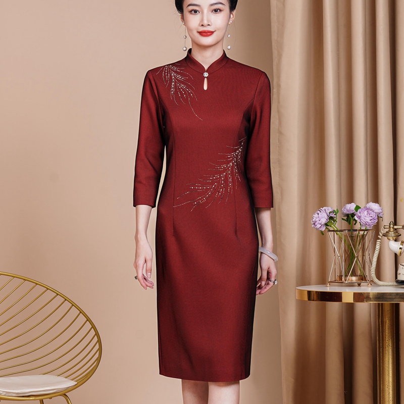 镶钻旗袍酒红妈妈喜服婚宴连衣裙