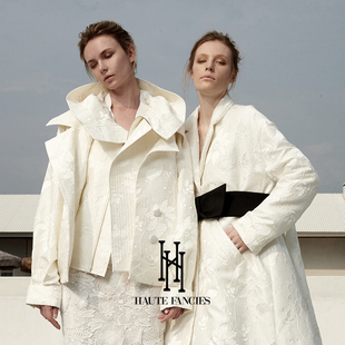 年轻的 HAUTE FANCIES后构想｜滑雪服式白色提花男友风连帽外套