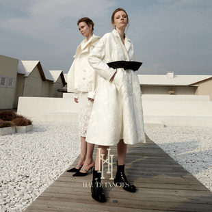 FANCIES后构想｜珍珠白高级提花大廓形束腰棉服 HAUTE 永存 风格