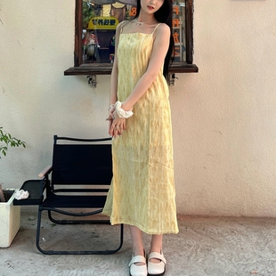 品牌尾货女夏日小众艺术风轻柔麻感手工扎染压褶纹吊带连衣裙 时尚