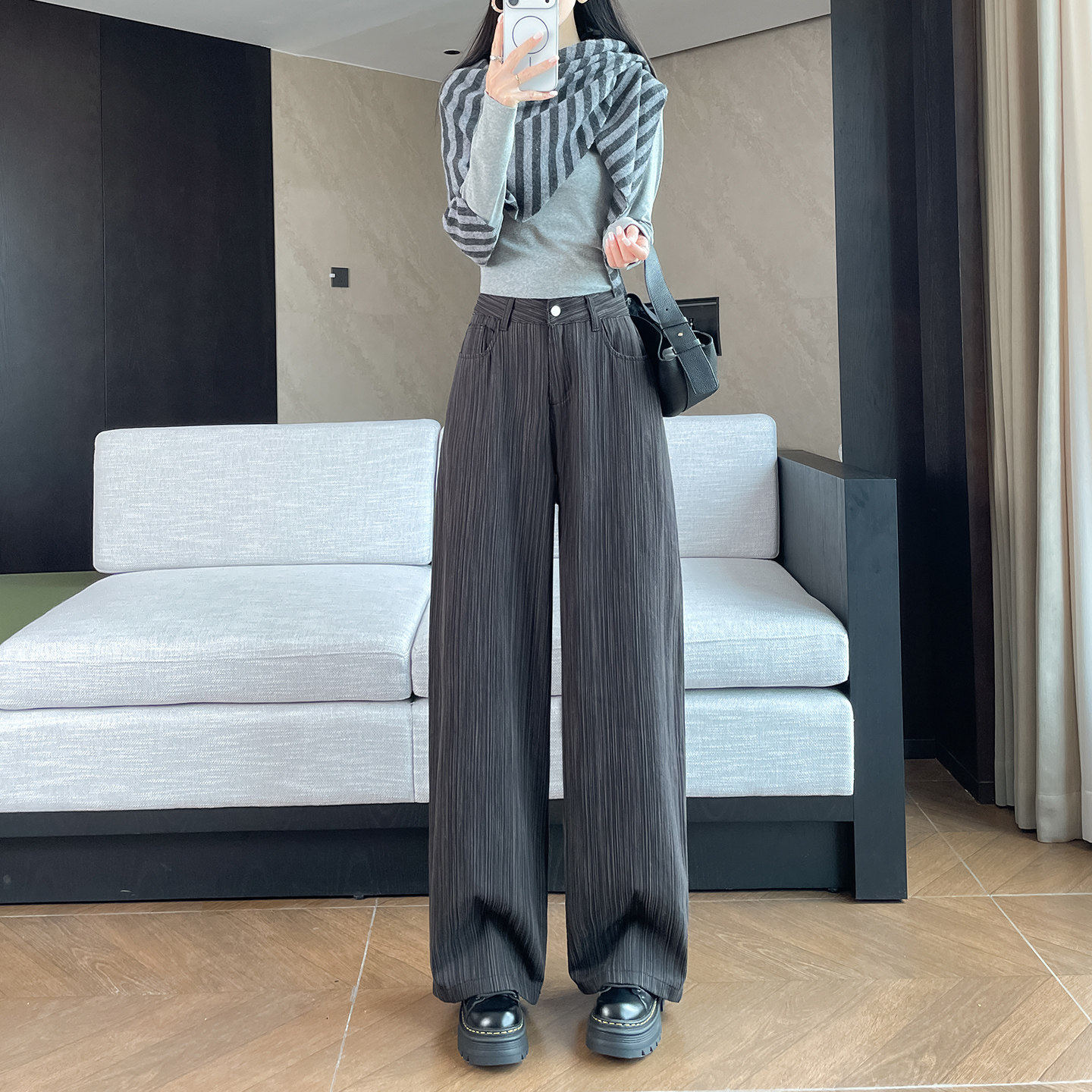 竖条纹肌理阔腿弯刀牛仔裤女学生春秋新款高腰显瘦遮胯休闲直筒裤
