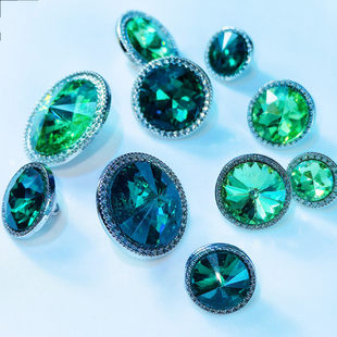 绿色钻扣金属镶钻圆形小香风复古爆闪针织毛衣开衫 衬衣彩色水晶扣