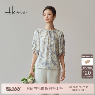 海尔曼斯25春夏新品百合印花肌理感圆领桑蚕丝短袖小衫女25852C6V
