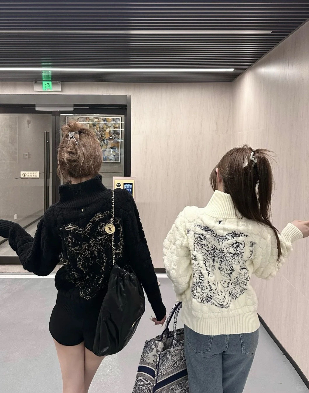 2025新款重工刺绣蝴蝶针织衫黑色白色拉链毛衣女秋季新款长袖百搭