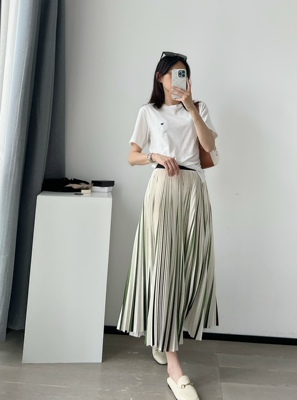 ponkey 摇曳生姿～m系新款，绿色渐变弹力松紧腰百褶半身裙长裙