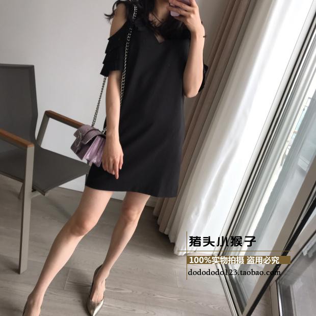 纯。迷人小红裙，万能小黑裙。小露香肩的连衣裙。