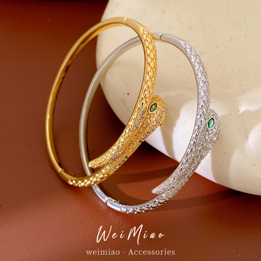 2025蛇年新款镶钻灵蛇手镯复古宫廷风蛇形镯古法黄金色蛇戒指轻奢