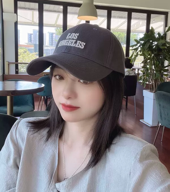 韩国东大门代购秋季新时尚字母显脸小硬顶棒球帽女遮阳情侣鸭舌帽