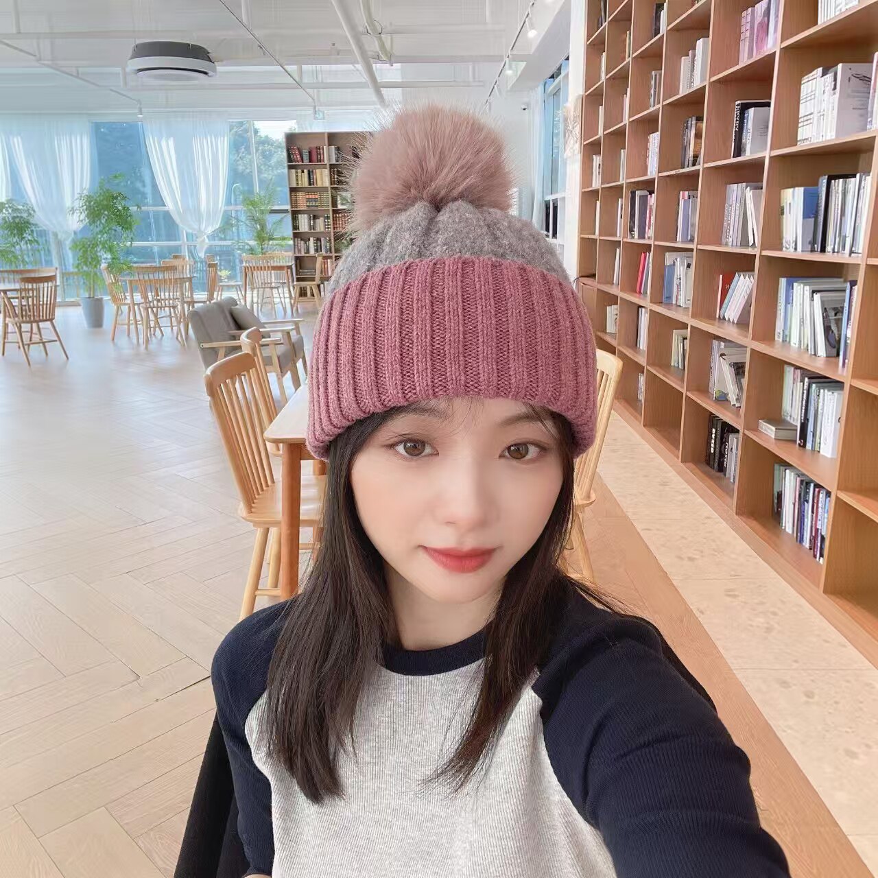 深拼色羊毛混纺保暖毛线帽女秋冬加厚毛球帽可下翻帽檐时尚针织帽