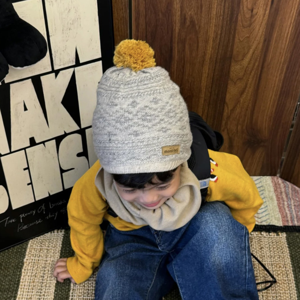 日本美山 mont-bell 2025秋冬儿童毛球球拼色针织保暖羊绒线帽子