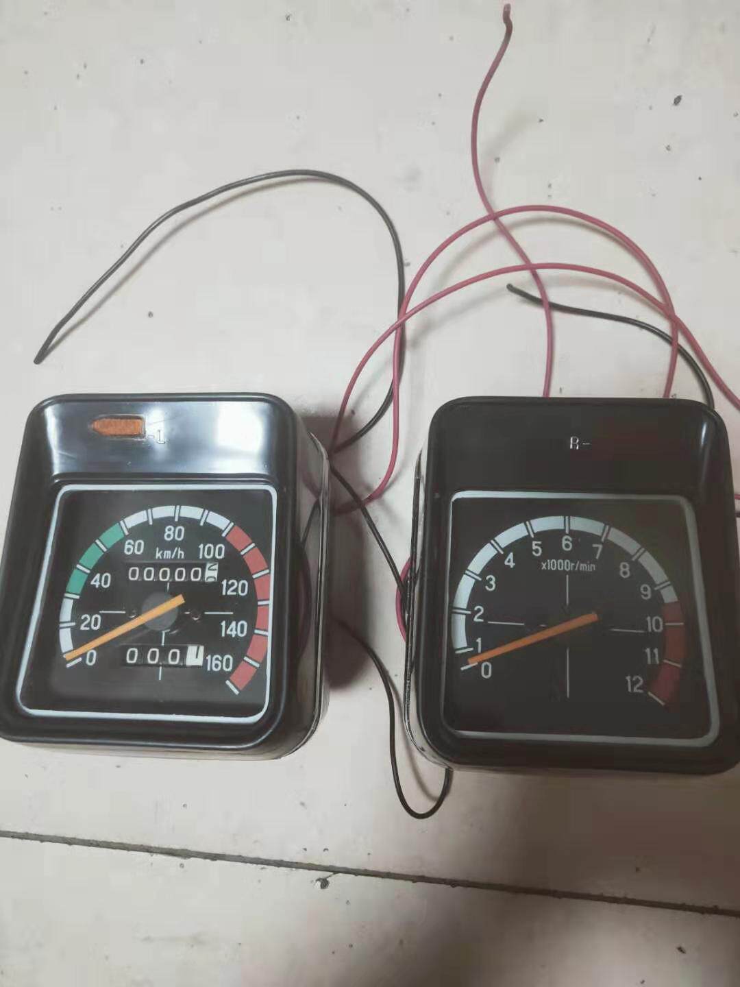 湘江750侉子摩托车仪表里程表转速表湘江750摩托车仪表一套价格