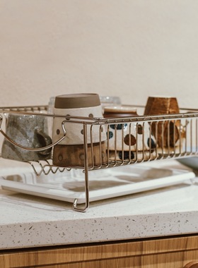 寻常但不将就。304不锈钢小角立家用厨房沥水架台面置物架碗碟架