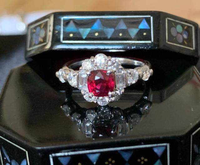 缅甸鸽血红宝石克拉戒指