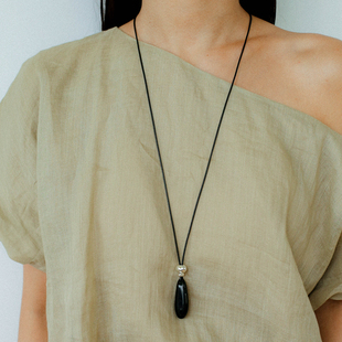 TU家小众设计极简水滴黑玛瑙吊坠长项链女高级感冷淡风皮绳毛衣链