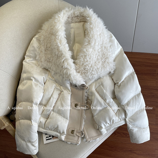 羊羔毛拼接大翻领羽绒服女冬季新款高级感缎面提花90白鸭绒面包服