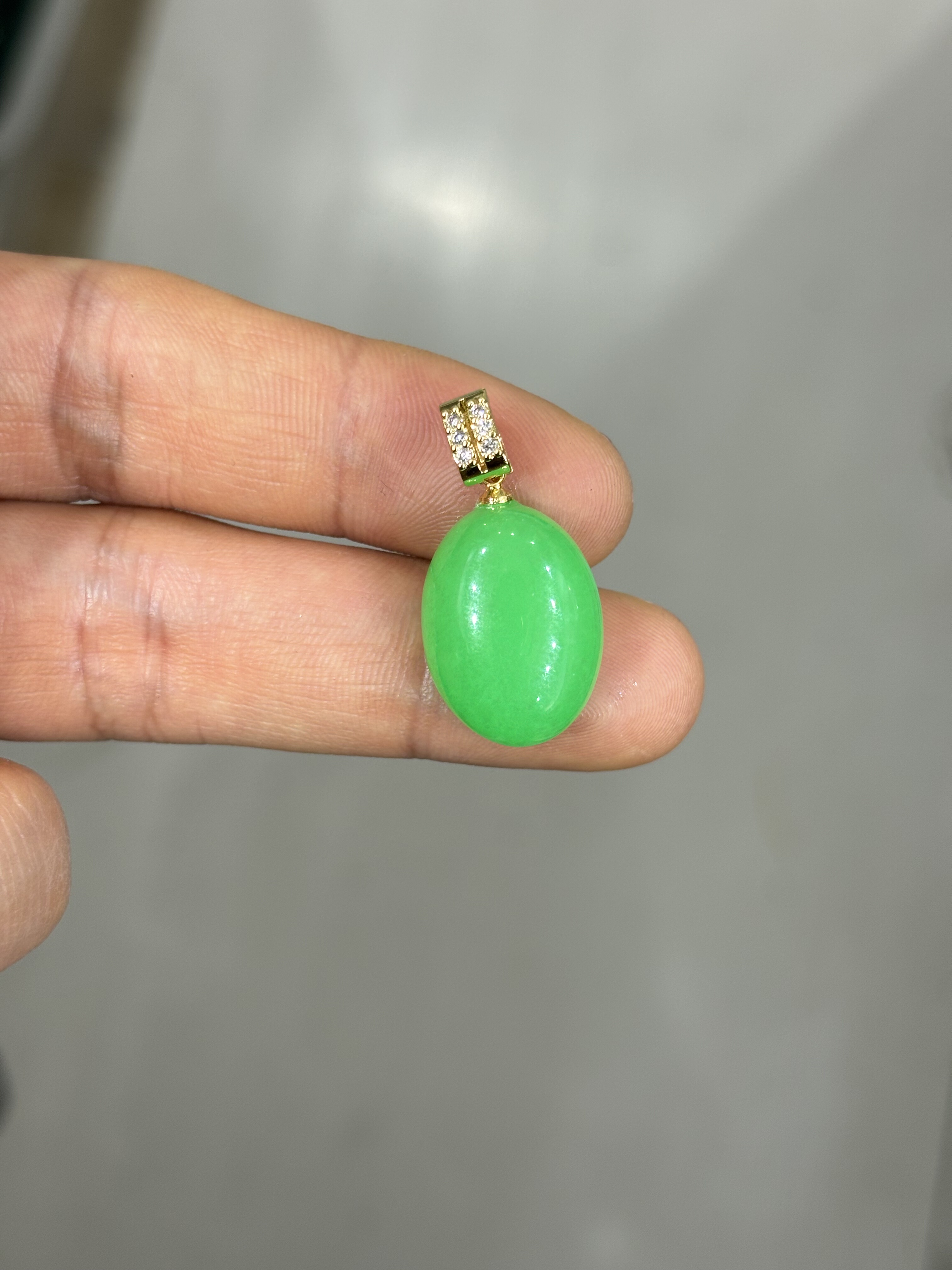 天然缅甸A货翡翠冰种满绿蛋面吊坠18k金镶嵌玉石女款项链挂件珠宝