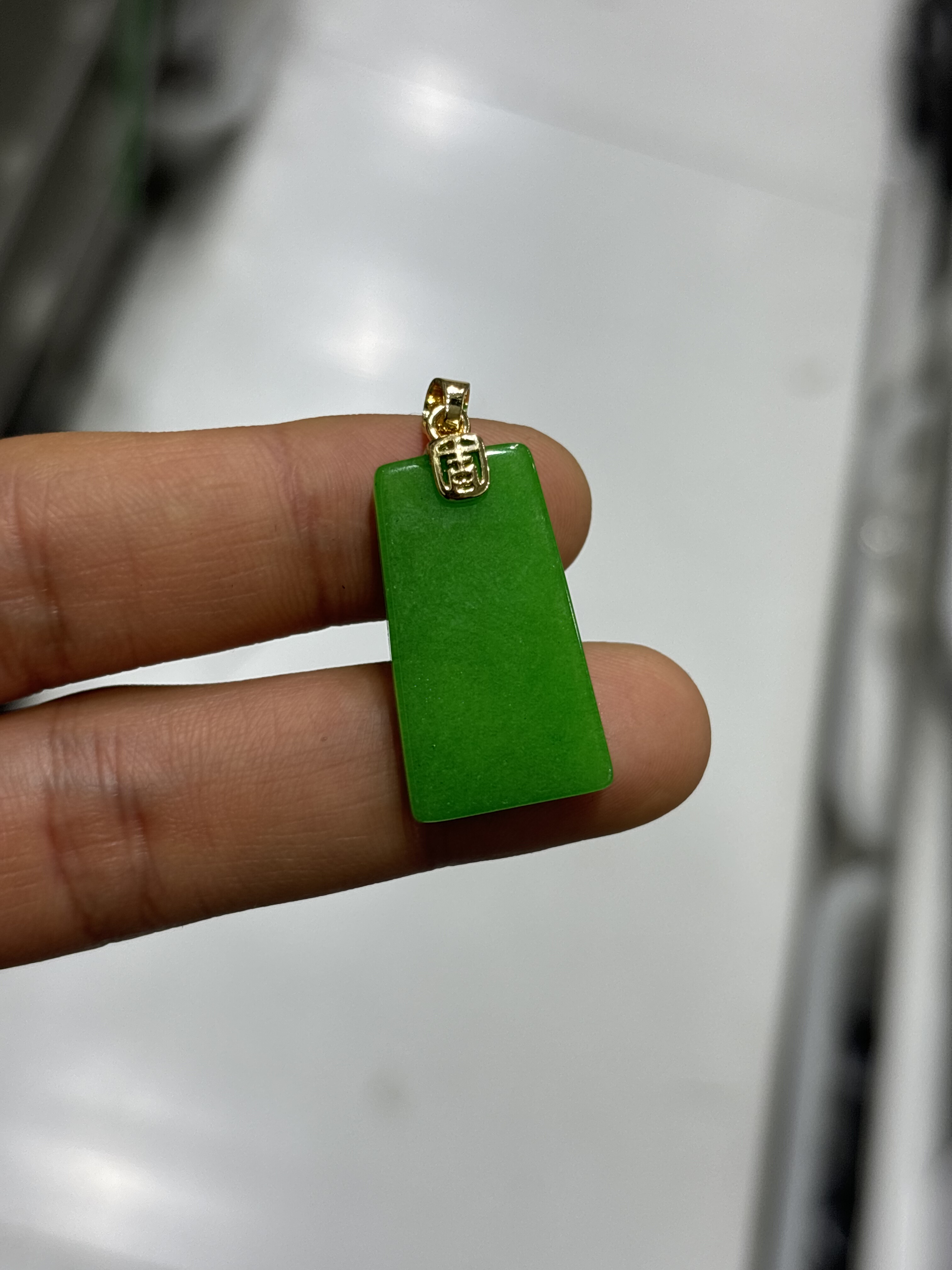 天然A货缅甸无事牌翡翠吊坠正品18K金镶辣绿冰种翡翠无事牌锁骨链
