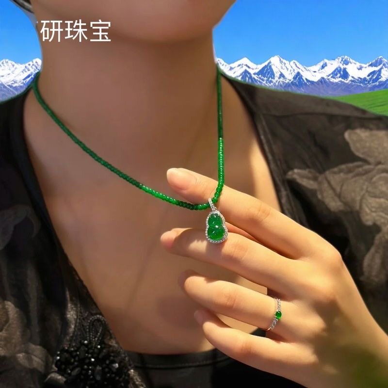 天然缅料翡翠辣绿3-10小米珠冰种帝王绿项链极细锁骨链简约百搭女