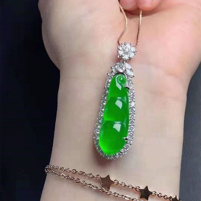 天然缅甸翡翠冰种阳绿四季豆吊坠纯银镶嵌翡翠玉石文玩平安吊坠