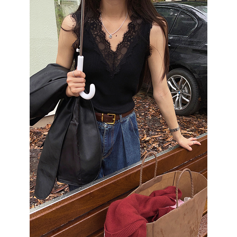 V领睫毛蕾丝吊带秋冬打底衫拼接针织背心女西装内搭显瘦别致上衣