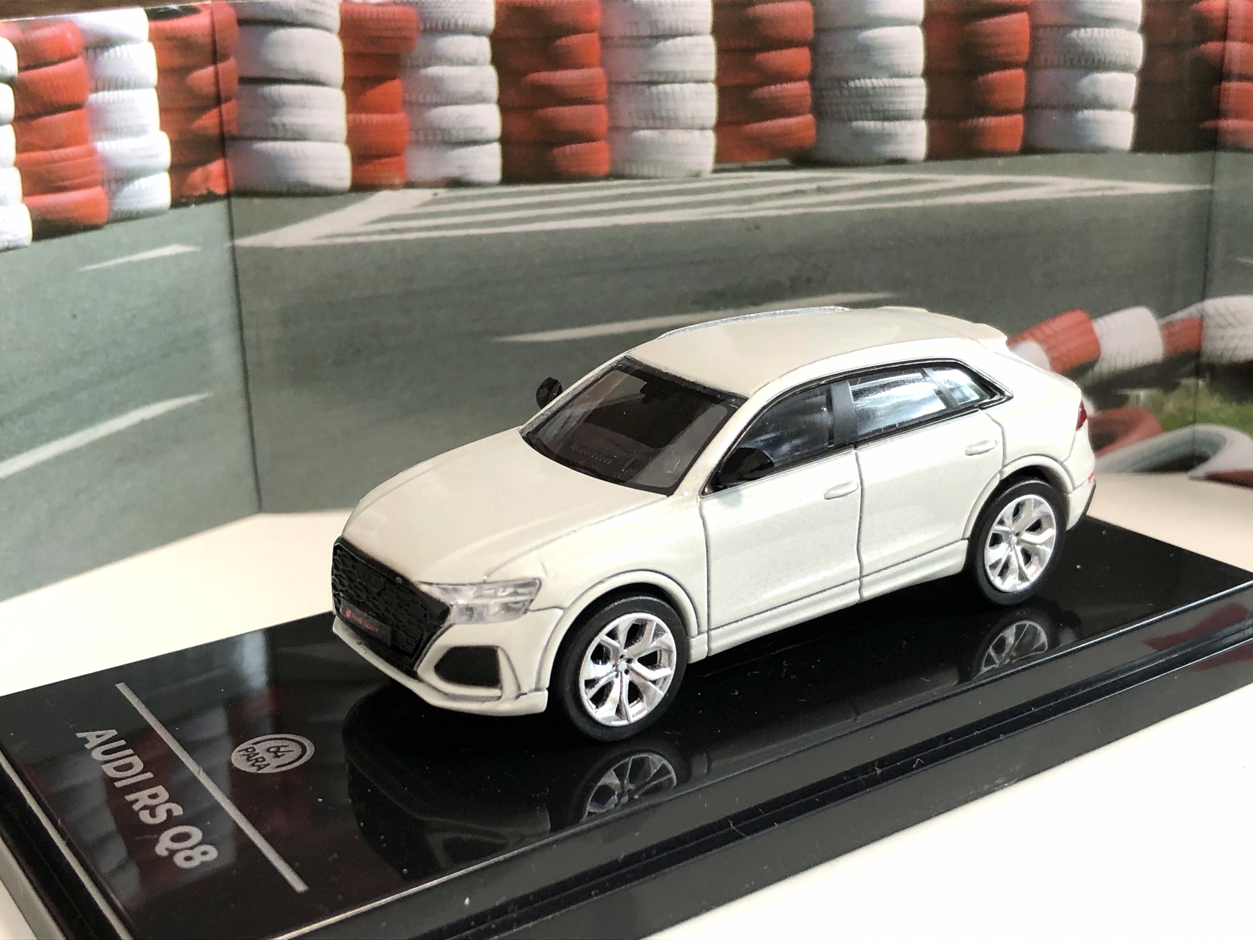 全新PARA 1：64 奥迪RS Q8轿跑SUV越野仿真合金汽车模型礼品摆件