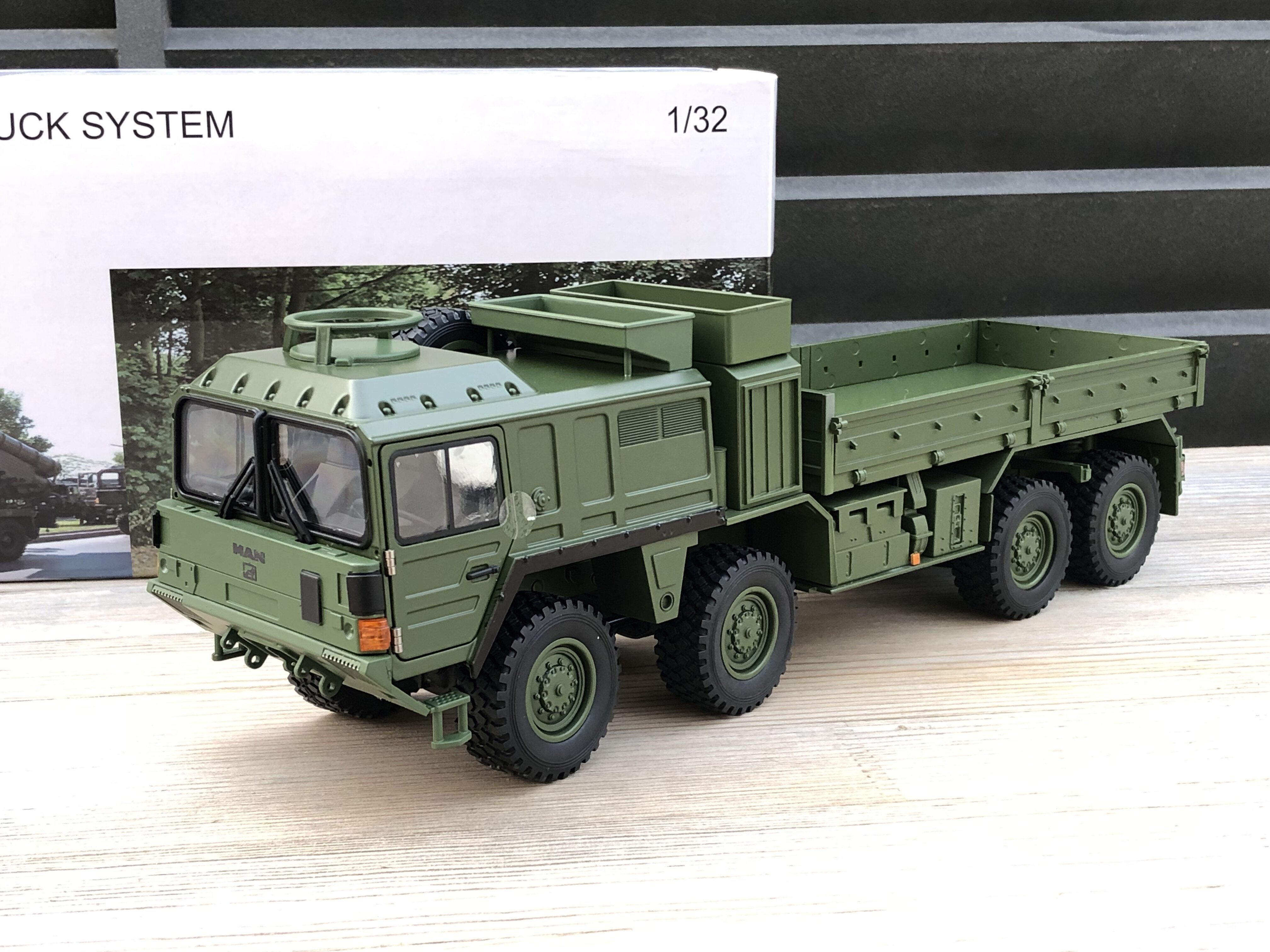 MAN MILITARY  1:32 曼恩 8×8越野军车卡车合金汽车模型收藏摆件