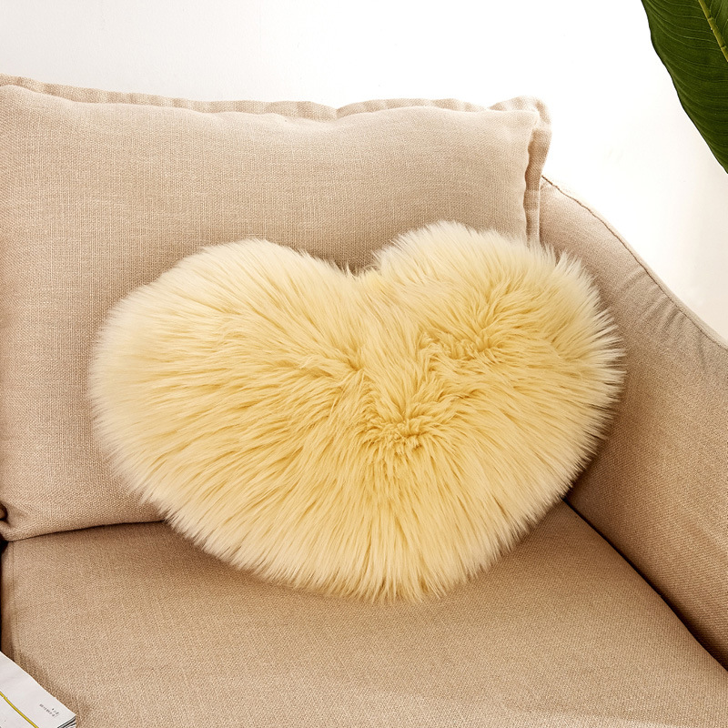 heart shaped faux wool fur cushion fluffy soft plush pillow 模玩/动漫/周边/娃圈三坑/桌游 动漫毛绒/抱枕/坐垫 原图主图