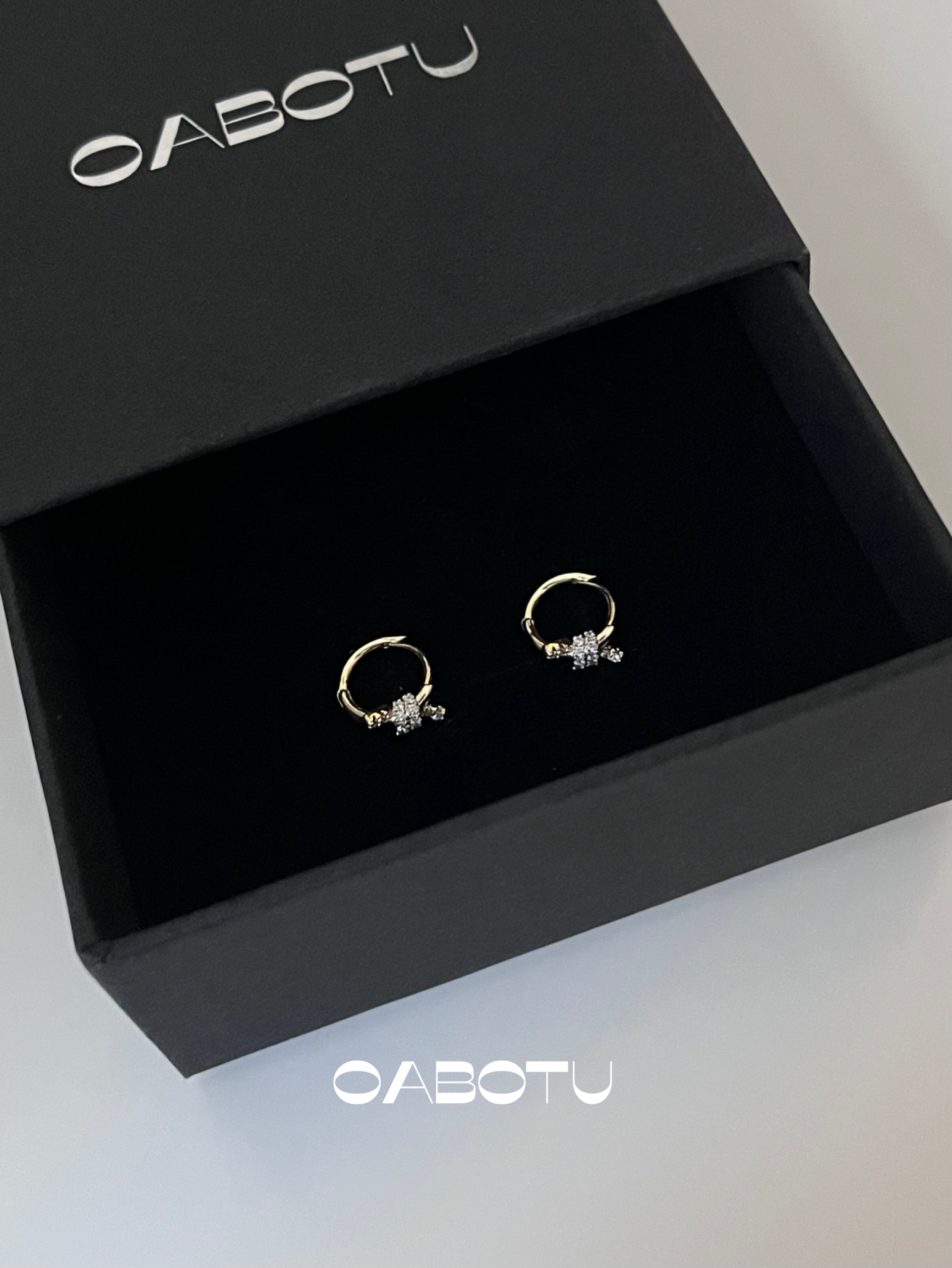 金结锆石耳扣法式优雅绳结耳环2025新款爆款高级轻奢气质耳圈耳饰