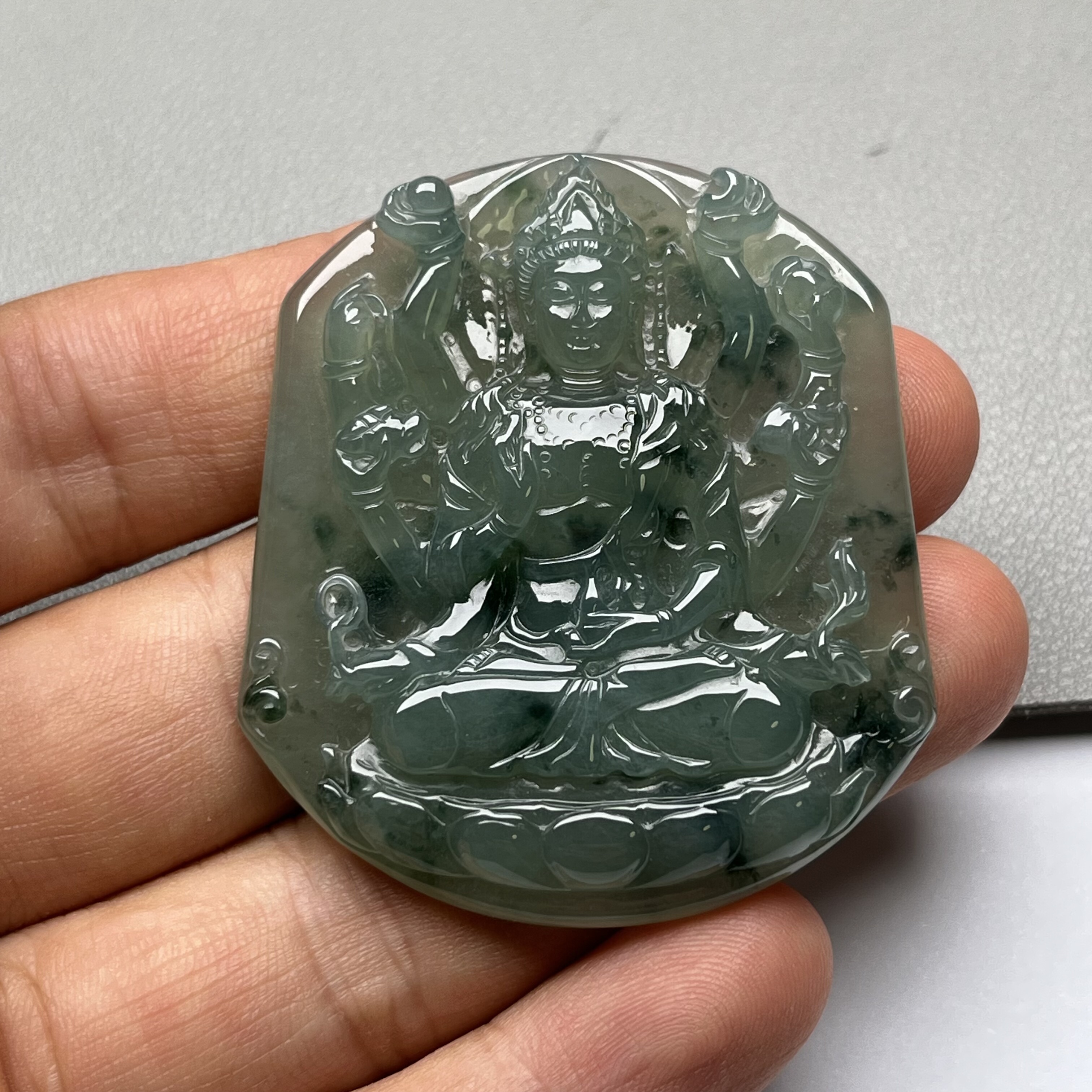 缅甸天然翡翠A货冰种千手观音精雕挂件带证书