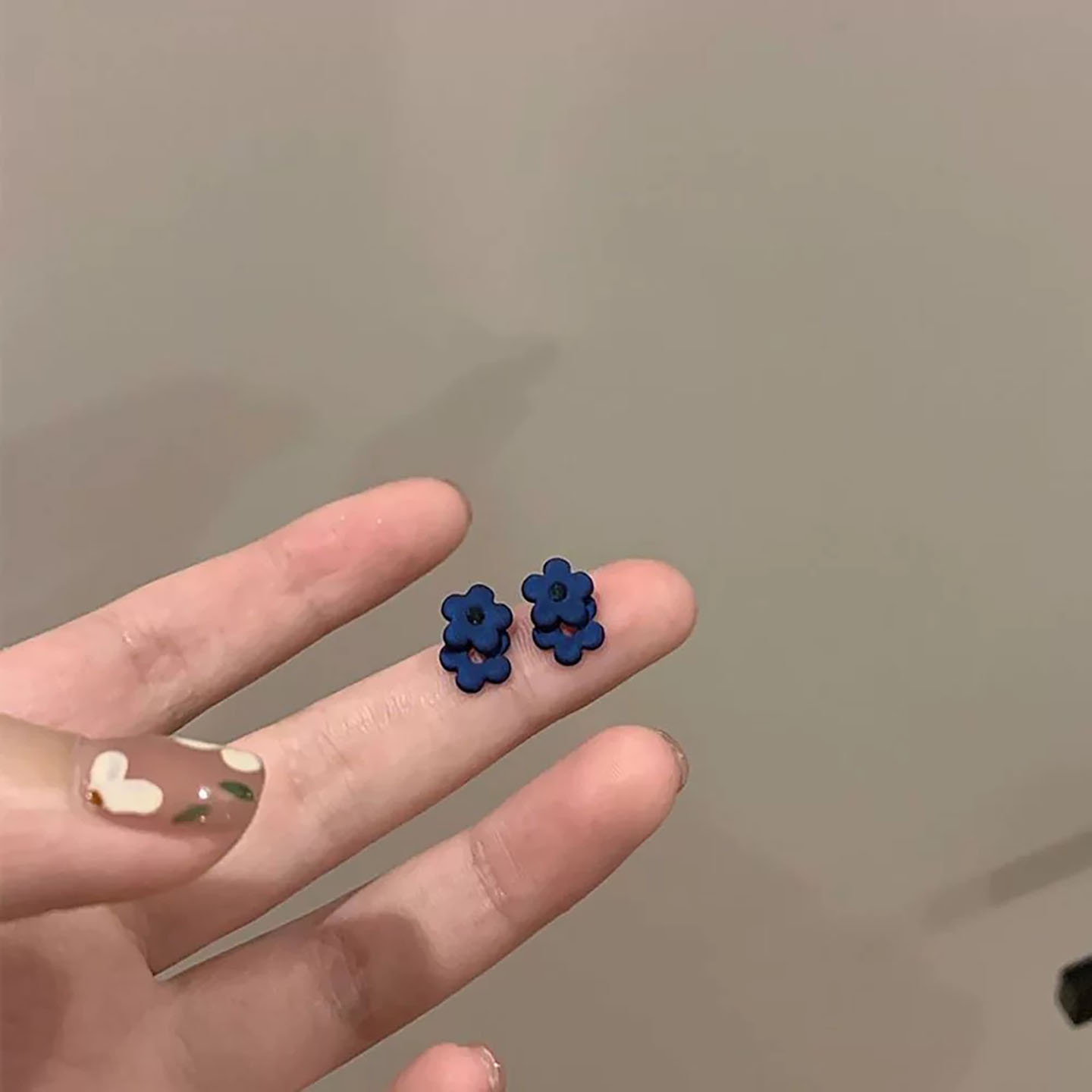 甜美显白蓝色小花朵耳钉小白花