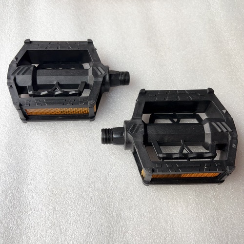 儿童自行车塑料滚珠M14脚踏黑色脚蹬子零件加厚耐用防滑脚踏板