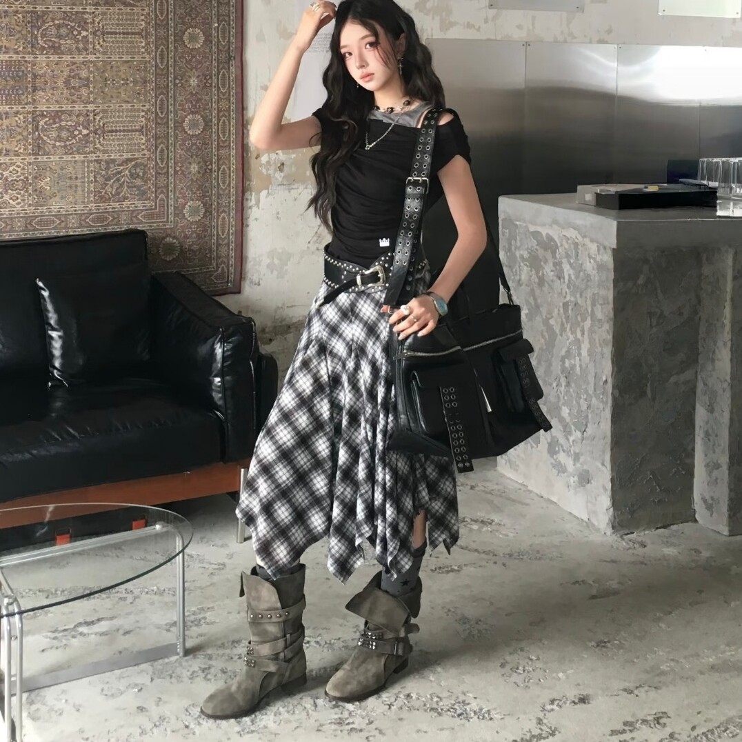官方正品牛皮版皮带扣短靴女秋季新款圆头复古靴百搭铆钉骑士靴潮