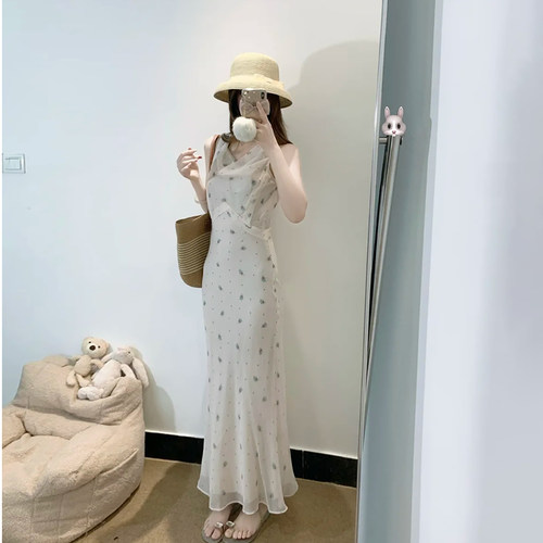 Madofit麻豆/铃兰花序_淡雅清丽feel 优雅荡领斜裁碎花连衣裙