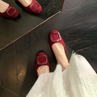 春秋羊皮圆头方扣浅口绒面通勤百搭平底单鞋内增高女婚鞋伴娘鞋女