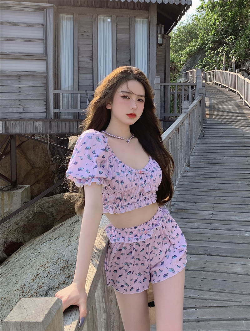 實拍實價 甜美木耳邊泡泡袖短款碎花上衣女設計感套裝