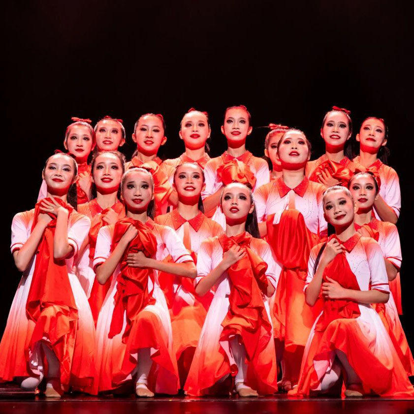 心中的信仰舞蹈演出服红歌舞蹈服爱国主题合唱服集体朗诵表演服