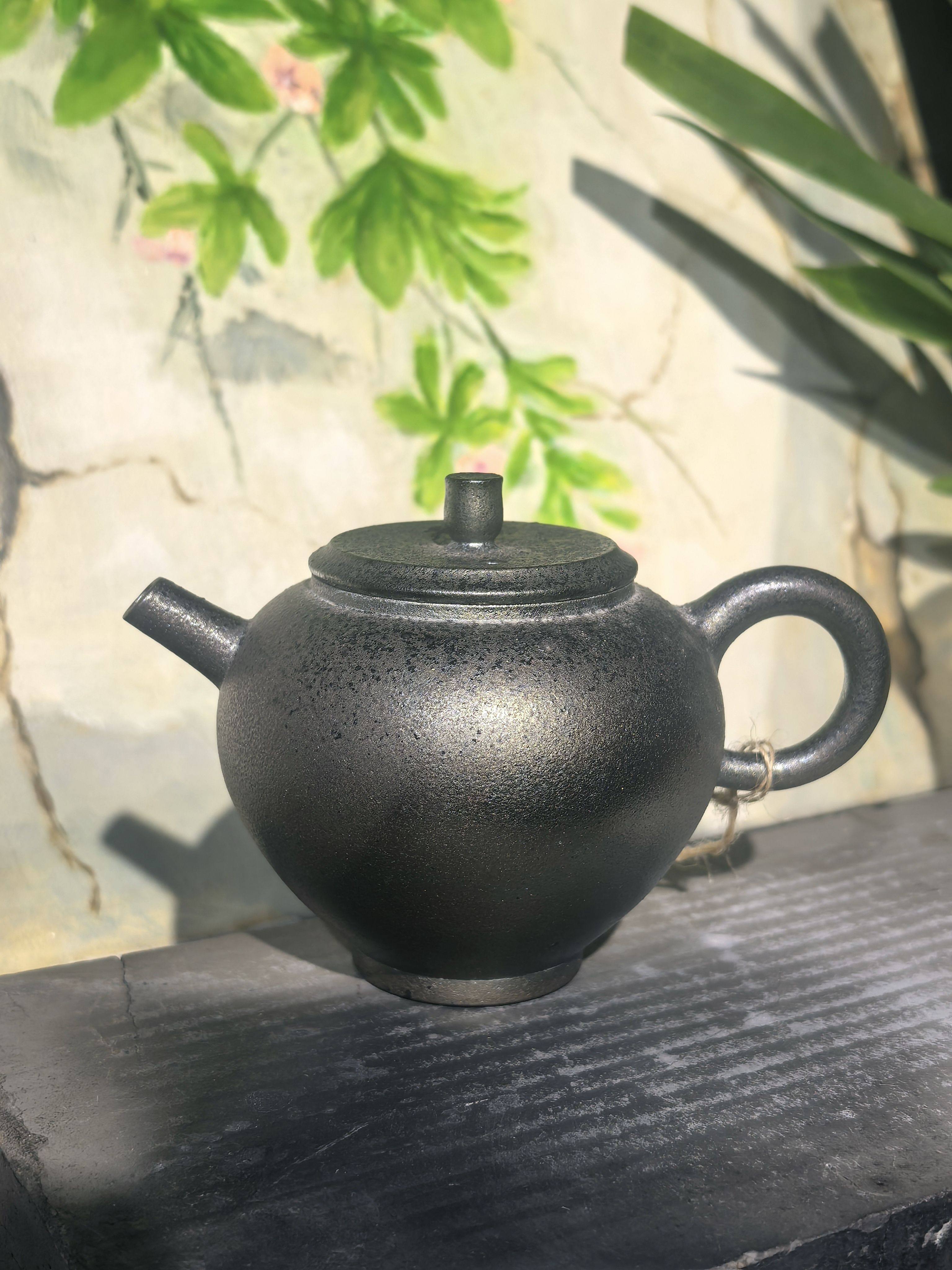 云南建水紫陶茶壶厂家直销 肖春魁浪鬼 柴烧壶 神灯壶1