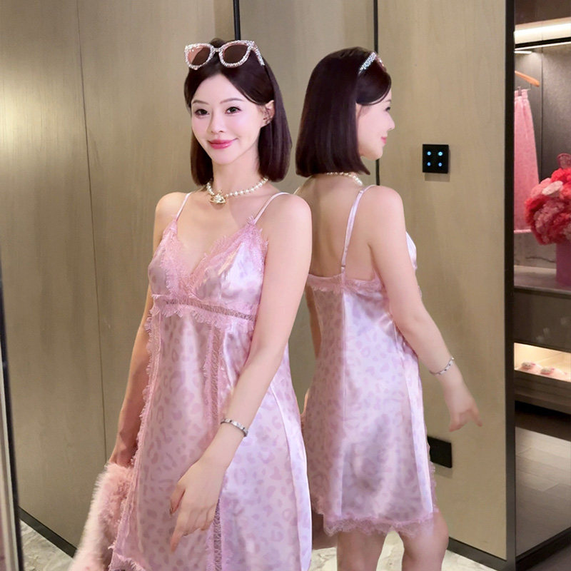 DIMDEVL汀黛25新款睡衣女顽皮粉豹俏皮可爱水光缎面蕾丝吊带