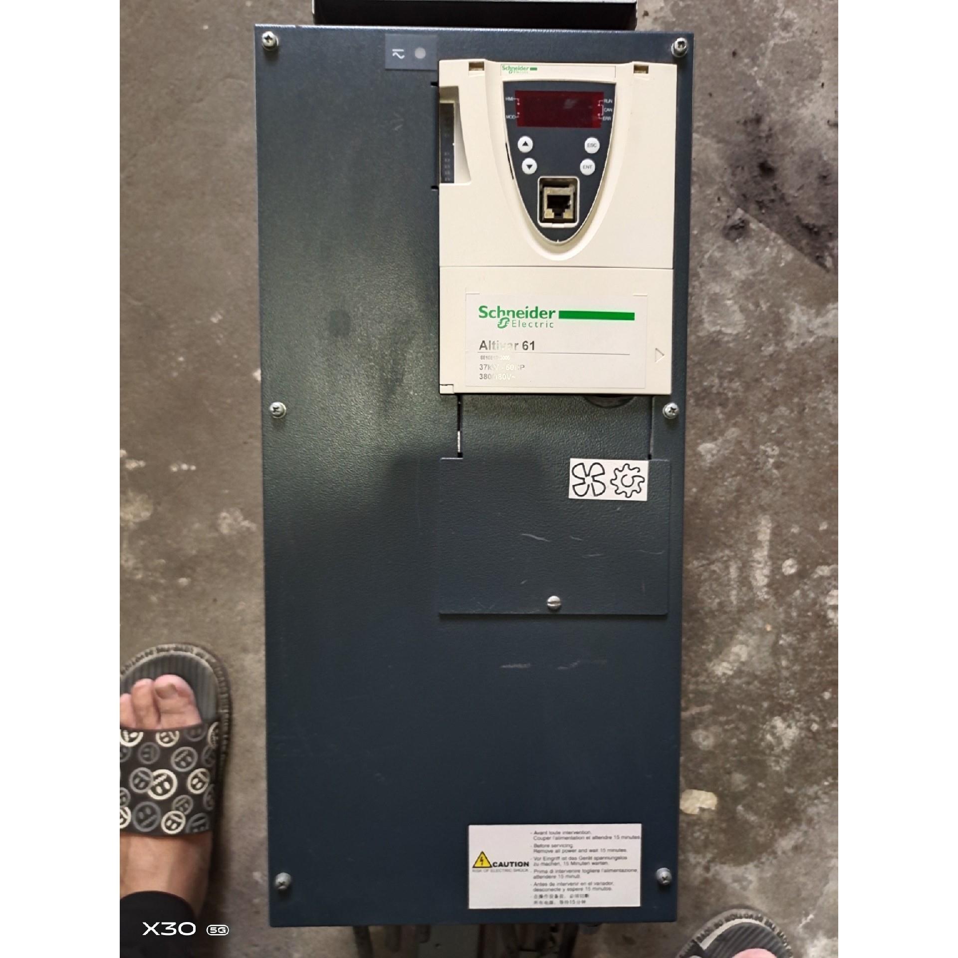 变频器ATV61HD37N4Z实物图拍摄alti