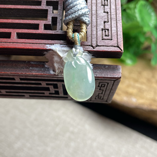 HR-574  天然A货缅甸翡翠糯冰晴底飘绿花福瓜吊坠
