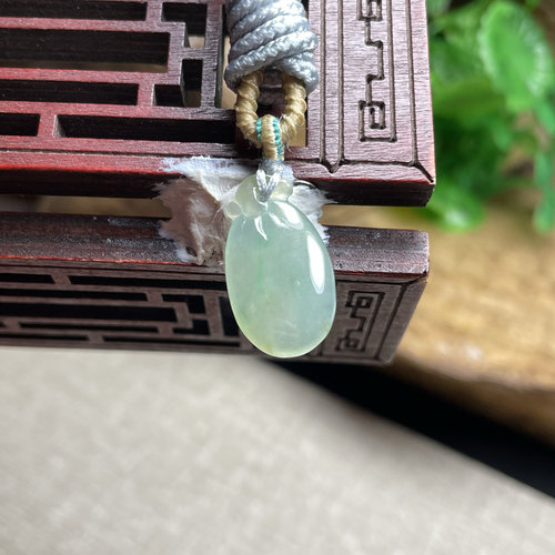 HR-574  天然A货缅甸翡翠糯冰晴底飘绿花福瓜吊坠
