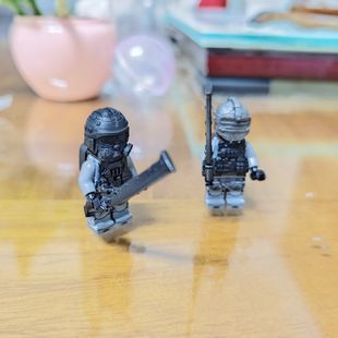 新款地铁逃六级七级套积木boss托雷斯怀特和平精英人仔兼容乐玩具