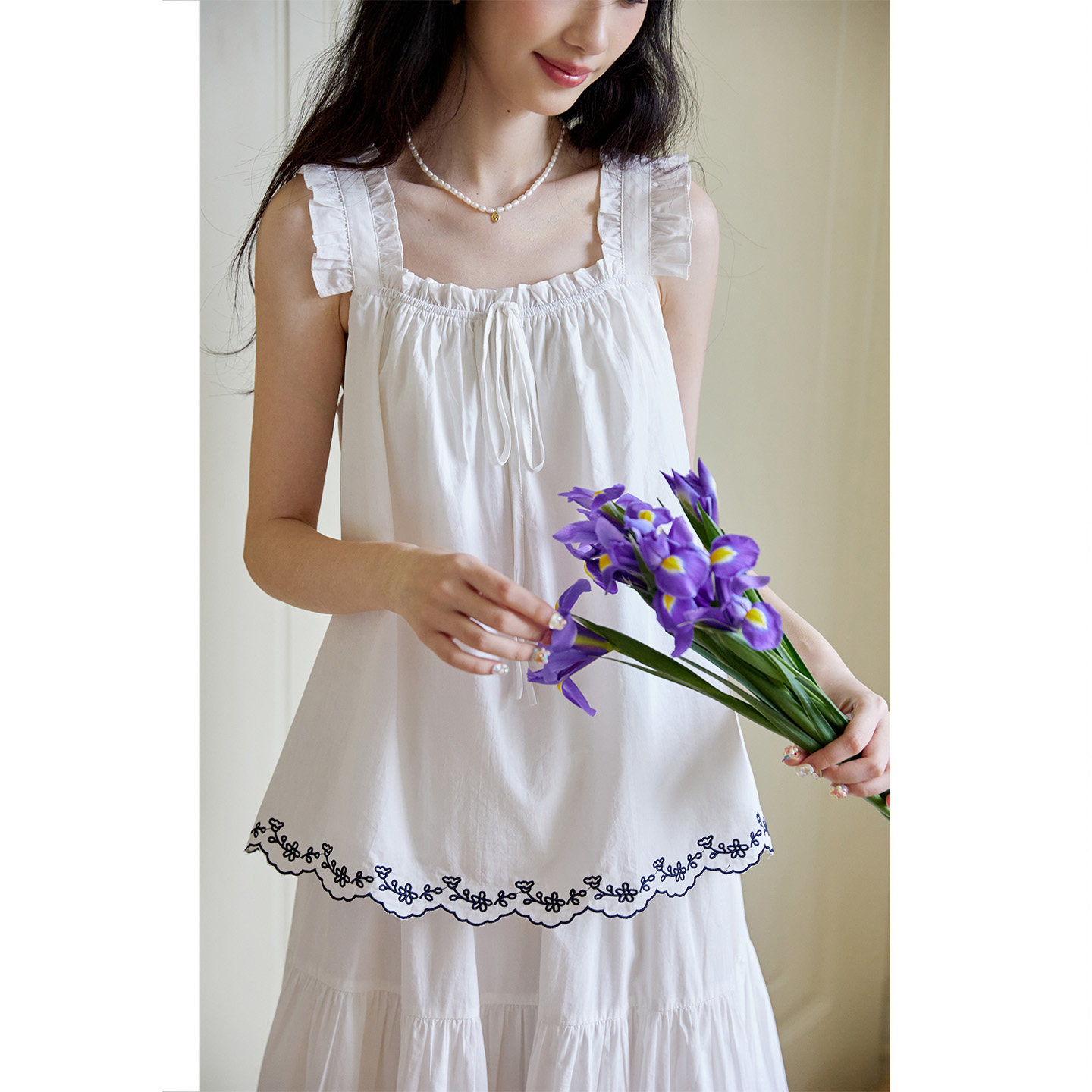 弥古白色背心女高级感刺绣无袖吊带上衣2026夏季新款宽松打底内搭