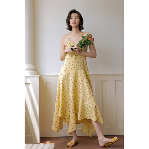 弥古黄色碎花连衣裙高级感不规则吊带裙女夏2025新款海边度假裙子