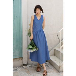 弥古蓝色无袖连衣裙高级感v领背心裙女夏度假裙子设计感小众长裙