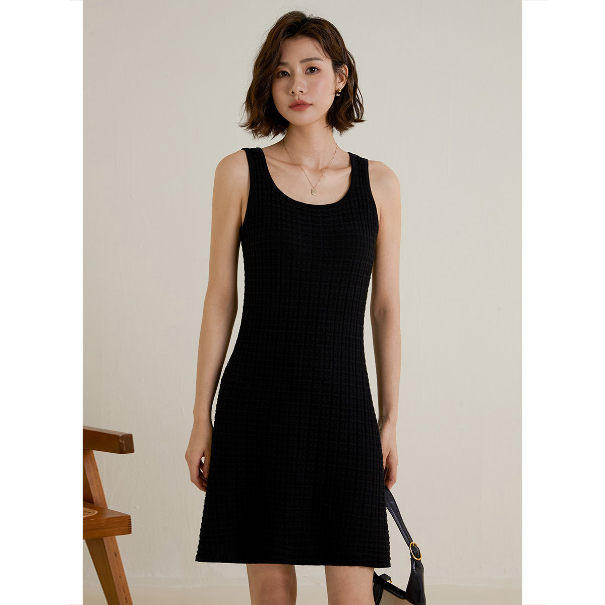 弥古赫本小黑裙天丝针织背心裙黑色吊带连衣裙女秋冬内搭打底短裙