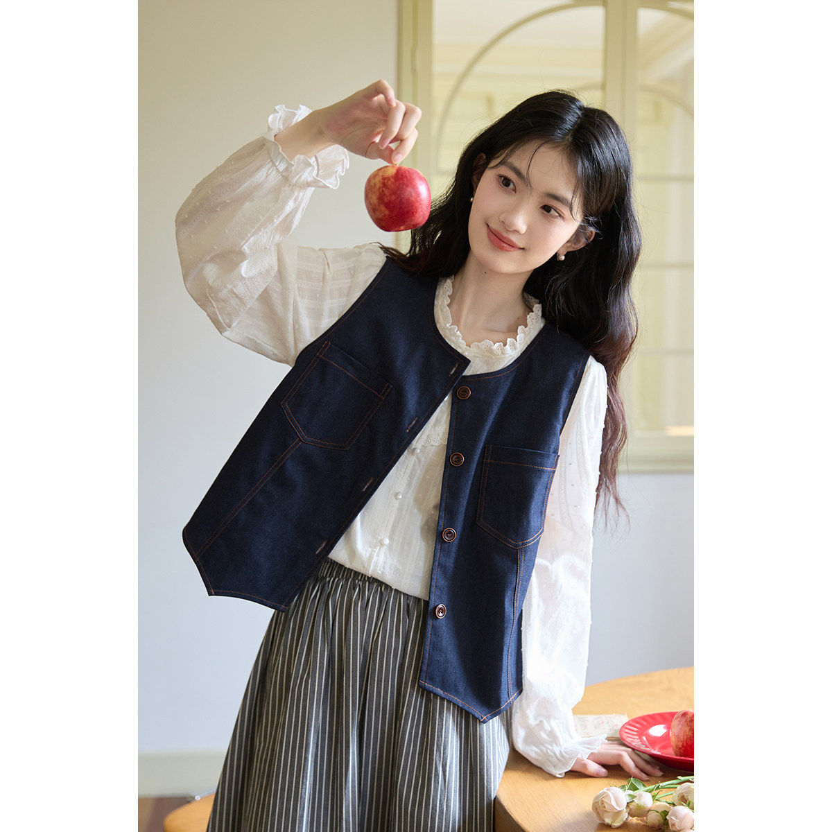 弥古复古蓝色工装牛仔马甲女时髦洋气春季叠穿小个子短款无袖背心