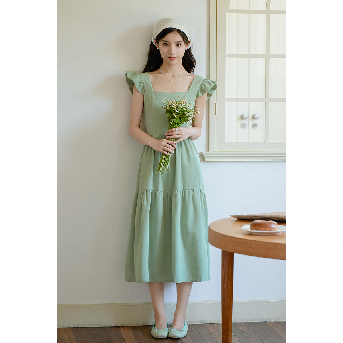 弥古法式方领绿色飞飞袖连衣裙高级感气质度假裙子女2025夏季新款