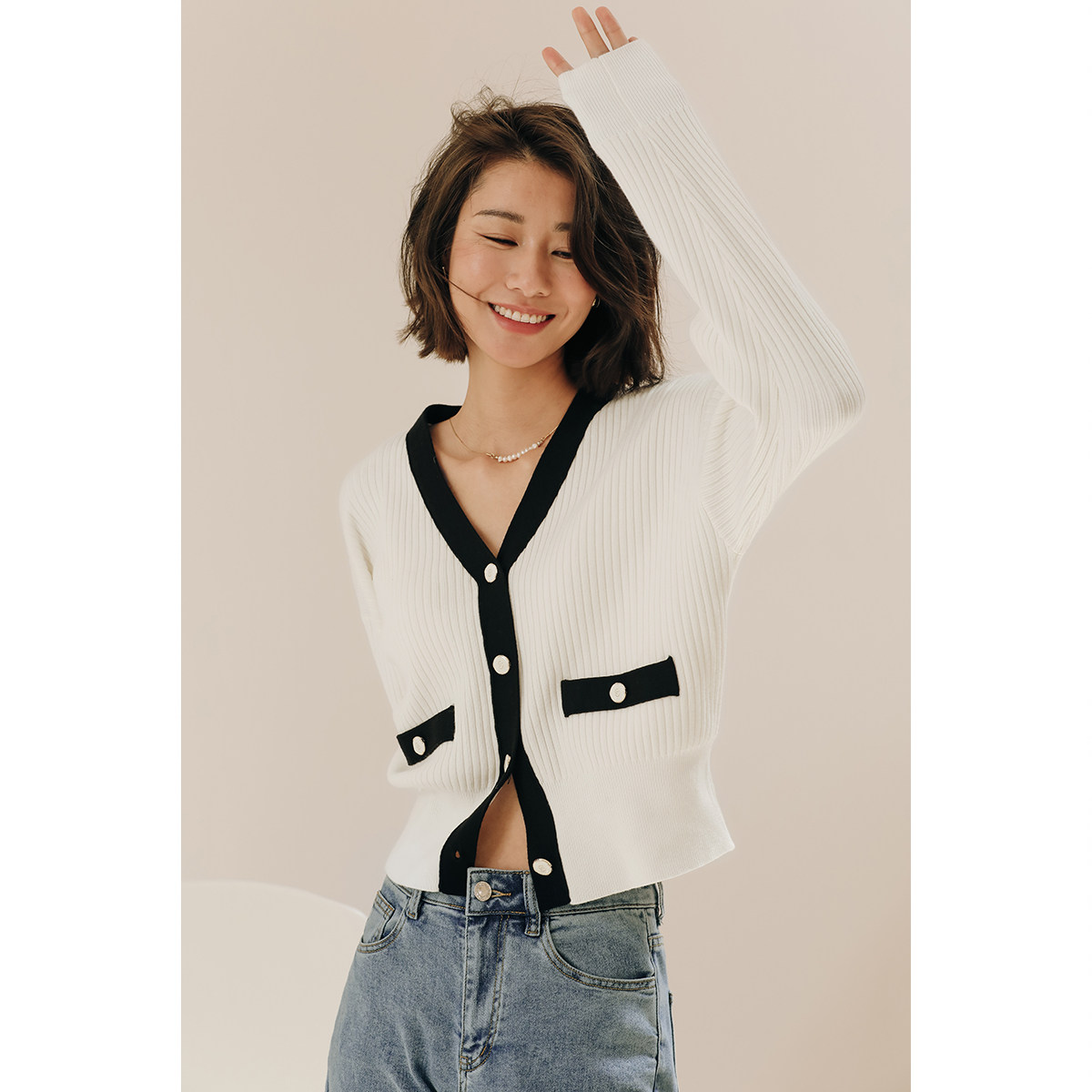 弥古v领长袖法式小香风针织衫上衣女高级感春季收腰白色毛衣开衫